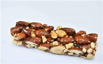 في المولد النبوي الشريف.. خطوات بسيطة لعمل اللوزية بالمنزل