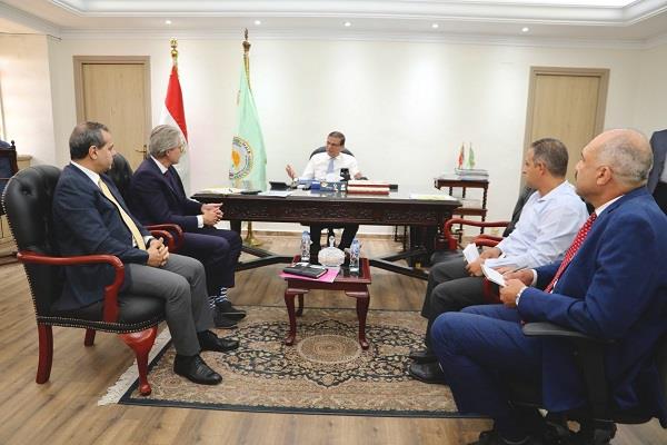 وزير الزراعة يبحث مع مسؤول هولندي تعزيز الاستثمار الزراعي وتبادل الخبرات