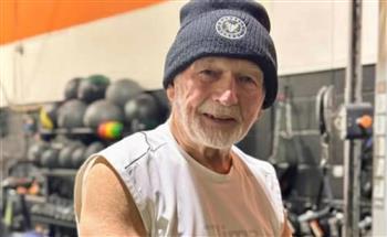 بريطاني يرفع 95 كيلوجرامًا بعمر 88 عامًا بسبب حزنه على زوجته