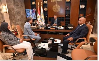 محافظ جنوب سيناء يبحث مع شركة "سيكم" مشروع الزراعة العضوية واستعادة النظم البيئية