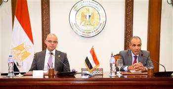 وزير الخارجية يلتقى مع وزير الاستثمار والتجارة الخارجية