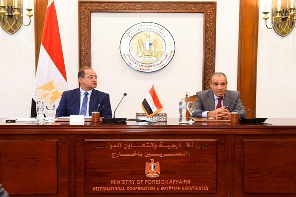 وزير الخارجية يستقبل وزير المالية ويعقدان لقاء مع السفراء المنقولين للخارج 