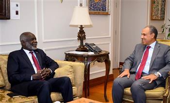 وزير الخارجية يلتقي وزير المالية والتخطيط الاقتصادي السوداني ويبحثان تعزيز التعاون الاقتصادي والتجاري