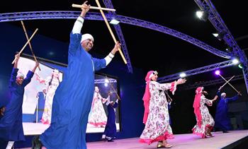 سوهاج للفنون الشعبية وكورال مركز الجيزة في ليلة فنية بمطروح ضمن "شاطئ الفن"