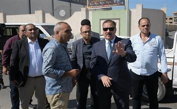محافظ بورسعيد يتابع ميدانيًا أعمال رفع تجمعات الرتش والمخلفات بمنطقة مجمع المدارس وأرض الشركات بحي الشرق