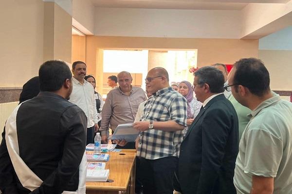 جامعة سوهاج الأهلية تواصل إستقبال ملفات الطلاب.. والنعماني يتابع إجراءات التقديم بكلية الصيدلة