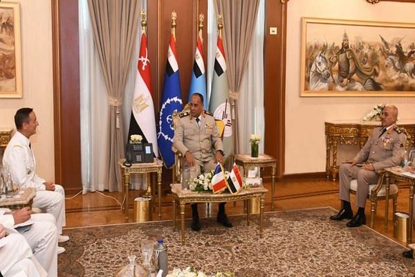 وزير الدفاع ورئيس الأركان يلتقيان رئيس هيئة الأركان العامة للجيوش الفرنسية