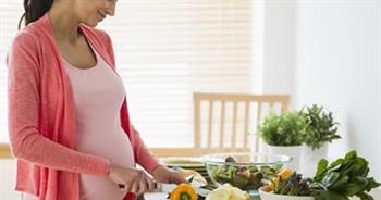 4 أطعمة مضرة لصحة المرأة الحامل