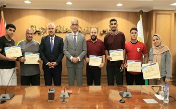 محافظ الجيزة يكرم 28 لاعبًا ولاعبة ومدربًا وإداريًا من أبطال المشروع القومي للموهبة والبطل الأولمبي