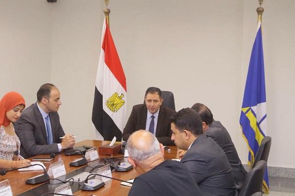 محافظ دمياط يناقش تنفيذ لوحة 4 وتوصيل الكهرباء بالامتداد العمراني برأس البر