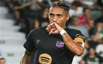 الدوري الإسباني.. رافينيا يحرز الهدف الثالث لبرشلونة في مرمى إلتشي 