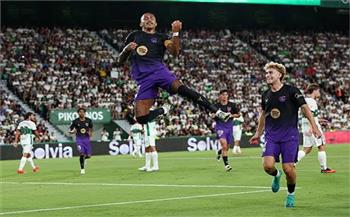 الدوري الإسباني.. انطلاق الشوط الثاني من مباراة برشلونة وإلتشي 