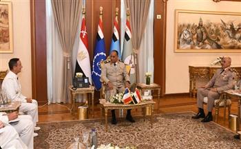 وزير الدفاع ورئيس الأركان يلتقيان رئيس هيئة الأركان العامة للجيوش الفرنسية