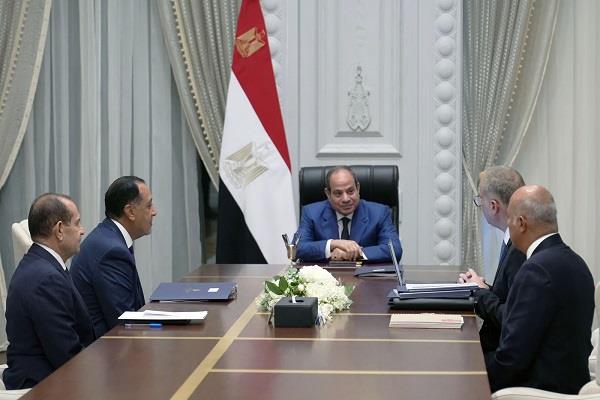 الرئيس السيسي يتابع الموقف التنفيذي لإنتاج الزيت الخام والغاز الطبيعي بمُختلف مناطق البحث والاستكشاف  