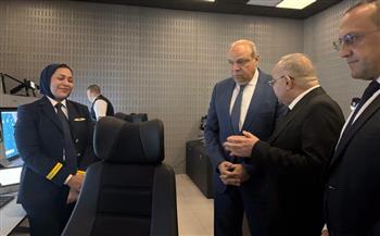 وزير الطيران المدني يتابع التشغيل التجريبي للأنظمة الرادارية الحديثة ببرج المراقبة الجوية بمطار القاهرة