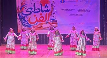 عروض التراث السكندري والأغاني الطربية في "شاطئ الفن" بالغردقة