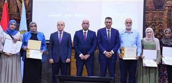 وزير العمل ومحافظ الغربية يسلّمان عقود عمل وشهادات تدريب..ويدعمان التمكين الاقتصادي للمرأة 