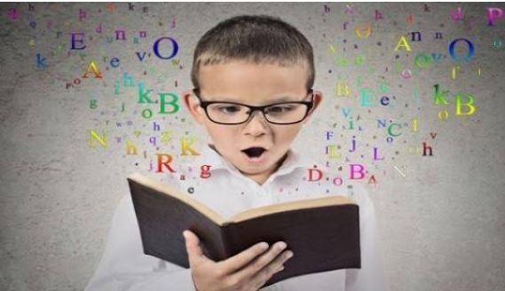 هل يتعلم أبنائك أكثر من لغة؟.. دراسة تكشف فوائد محتملة لصحة الدماغ