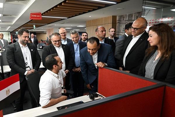 مدبولي يتفقد «فودافون للحلول الذكية» بالإسكندرية ويبحث توسعات صناعة التعهيد  