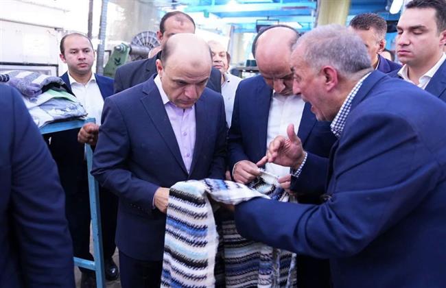 وزير العمل ومحافظ الغربية يتفقدان "العربية للنسيج والنوفيتيه" و"تريكو الصياد"