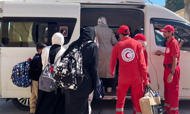 الهلال الأحمر يواصل خدماته الإنسانية على معبر رفح في استقبال وتوديع الدفعة 79 من الجرحى والمرضى الفلسطينيين
