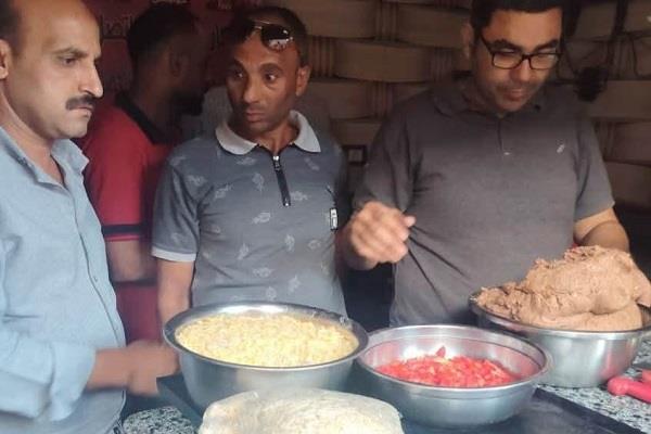 بعد شكاوى من حالات إعياء.. مصادرة 15 كيلوجرام لحوم مفرومة من مطعم بالطريق السريع في سوهاج