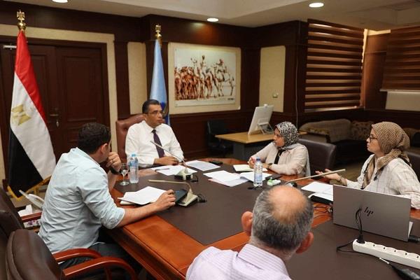 محافظ البحر الأحمر يعقد اجتماعاً لوضع ضوابط تنظيم مشروع «عربات الطعام»