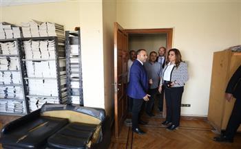وزيرة التنمية المحلية والبيئة تتفقد فرع القاهرة الكبرى لجهاز شئون البيئة وتتابع انتظام العمل