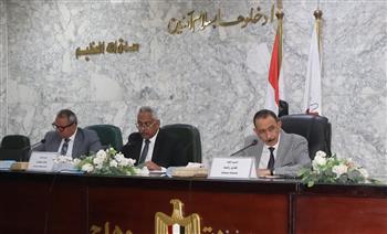 محافظ سوهاج يوجه بالتوسع في المعارض المدرسية والسلعية لتخفيف الأعباء عن الأسر