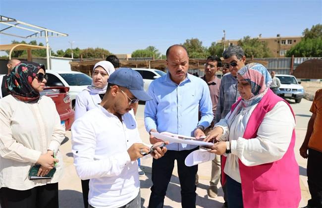 نائب محافظ الوادي الجديد يتفقد أعمال رفع كفاءة أرض المعارض بالخارجة