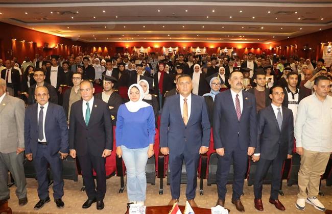محافظ القليوبية يشهد احتفالية حزب مستقبل وطن لتكريم 76 من أوائل الشهادات العامة والدبلومات الفنية بنادي التنمي