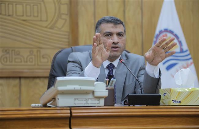 محافظ قنا يشدد على الالتزام بضوابط صرف الأسمدة ودعم المزارعين