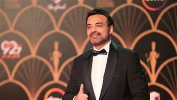 عمرو محمود ياسين يعلن مفاجأة جديدة في «القصة الكاملة»  