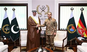 وزير الدفاع الكويتي يبحث مع قائد الجيش الباكستاني أوجه التنسيق القائم بين قوات البلدين