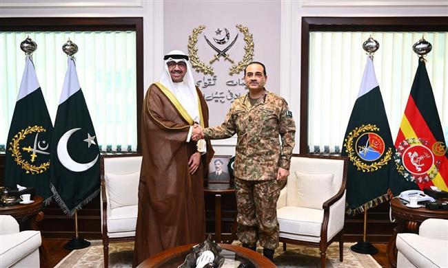 وزير الدفاع الكويتي يبحث مع قائد الجيش الباكستاني أوجه التنسيق القائم بين قوات البلدين