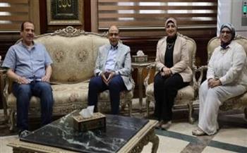 محافظ المنيا ونائب وزير الصحة يبحثان مستجدات العمل في القطاع الصحي بالمحافظة 
