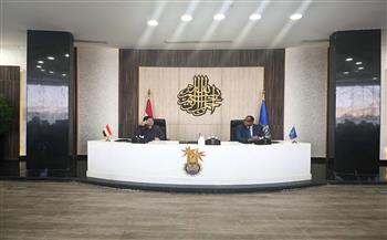 نائب وزير الصحة تبحث مع محافظ أسوان سبل دعم الملف السكاني وتعزيز جهود تنمية الأسرة