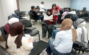 الهلال الأحمر المصري يدرب طلاب طب عين شمس على الإسعافات الأولية ودعم الحياة الأساسي