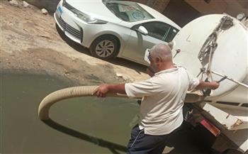 استجابة لشكاوى المواطنين.. رفع تراكمات المياه بمنطقة "أرض الجمعيات" في الإسماعيلية