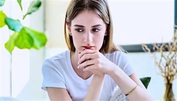 بعد معاناة طويلة مع الحزن والوحدة.. 6 سلوكيات أحذري الأعتياد عليها