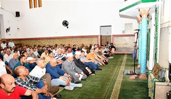 محافظ أسوان يفتتح مسجد "العتيق".. ويشيد بالحملات المرورية بالمحافظة