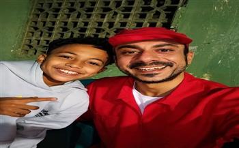 منذر مهران يمازح محمد فراج: «كل اللي بيتقال إشاعات.. حسن والشيخ علاء إخوات»