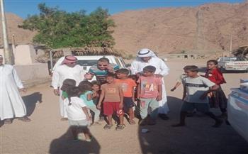احتفالًا بالمولد النبوي.. توزيع كراتين مواد غذائية على أهالي وادي مجيرح بدهب