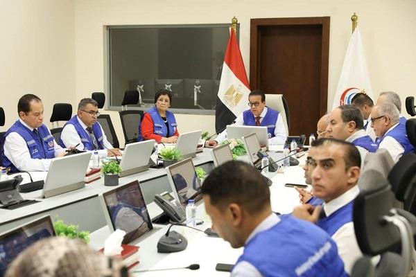 وزير الصحة يترأس غرفة الأزمات.. ويوجه باستمرار رفع درجة الاستعداد بالمستشفيات لمدة 48 ساعة بعد الهزة الأرضية