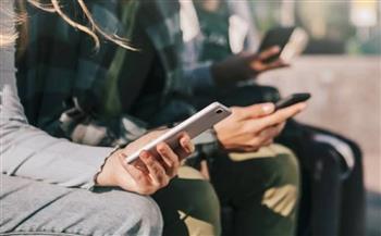 دراسة حديثة: الهوس بالإنترنت يزيد التوتر والانعزال