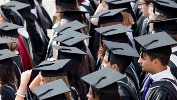 أزمة توظيف تهدد خريجي بريطانيا.. وفرص العمل عند أدنى مستوى منذ 2020