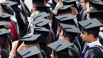أزمة توظيف تهدد خريجي بريطانيا.. وفرص العمل عند أدنى مستوى منذ 2020