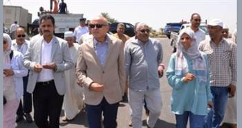 محافظ الأقصر يتابع أعمال رصف الطرق وتطوير البنية التحتية بالطود ومدينة الأقصر