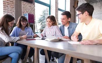 لو ابنك حينتقل للمرحلة الجامعية.. أهم نصائح التعامل معه