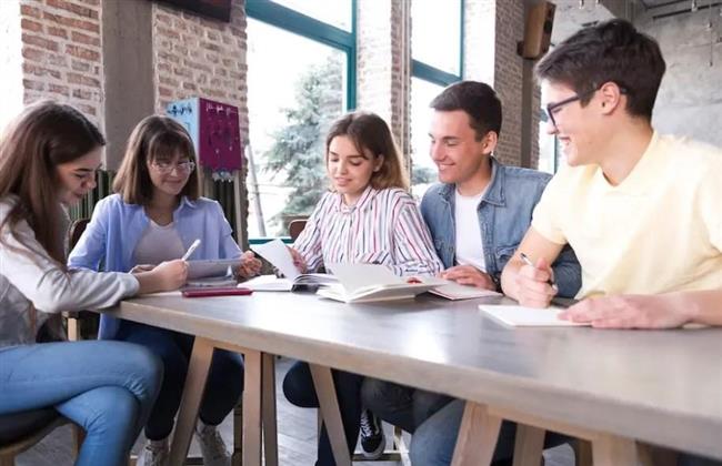 لو ابنك حينتقل للمرحلة الجامعية.. أهم نصائح التعامل معه